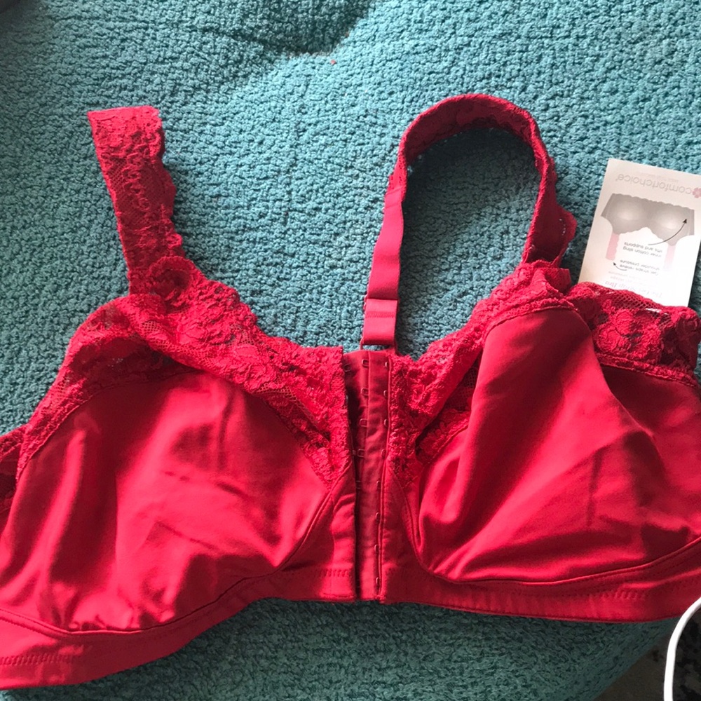 Gel strap bra opens in front